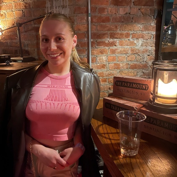 Meet your Posher, Samantha - Picture 2 of 3